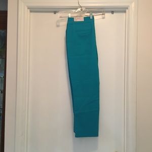 NEW CHICOS SO SLIMMING CROP BASIC PANT SIZE 8